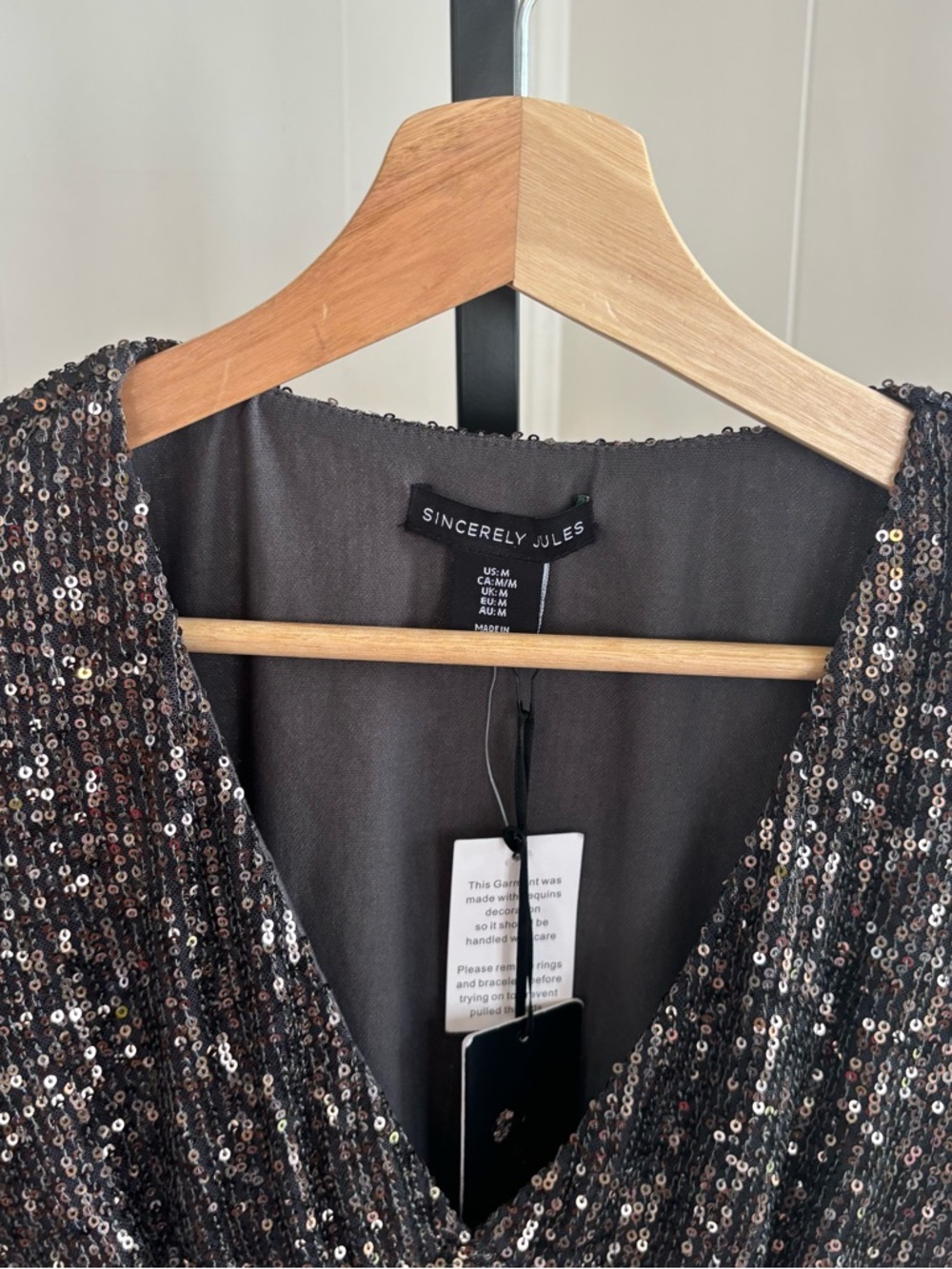 Sincerely Jules Sequin V Neck Crop Top Gray Black Long Sleeve Womens M NWT